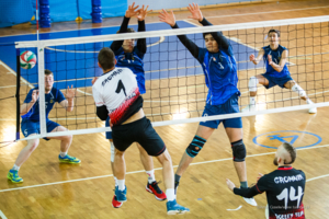 Mecz drugiej ligi małopolskiej siatkówki mężczyzn: MUKS Iskierka Tarnów - Volleyteam LO Gromnik